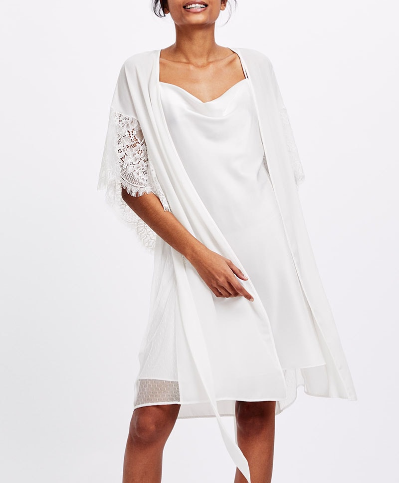 Los regalos más top para tu lista a papá Noel. Bata satén