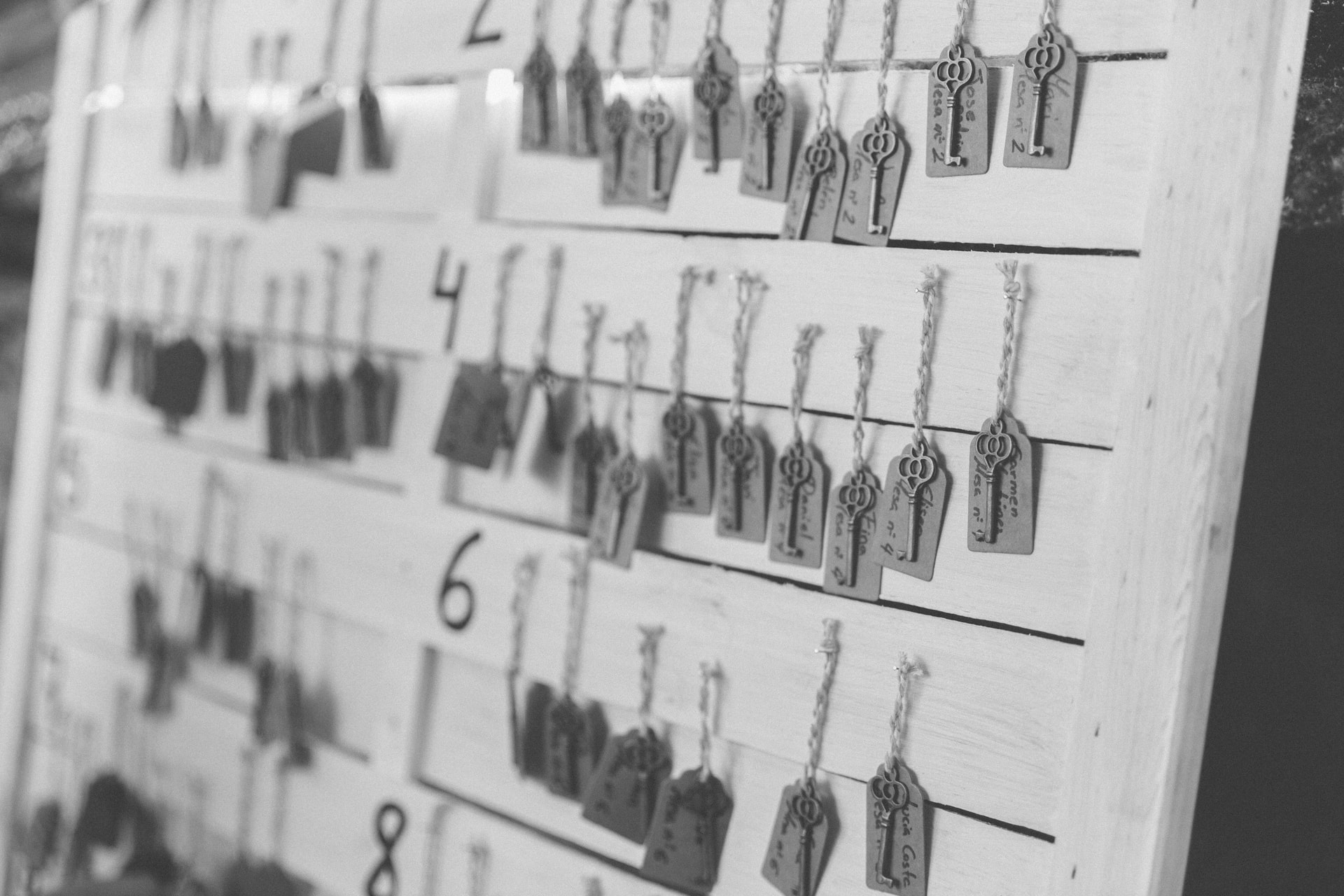 Seating llaves decoración bodas-Love Lovely