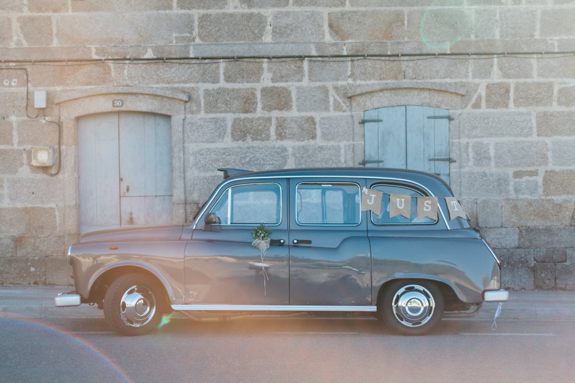 Coche novios boda- Love Lovely