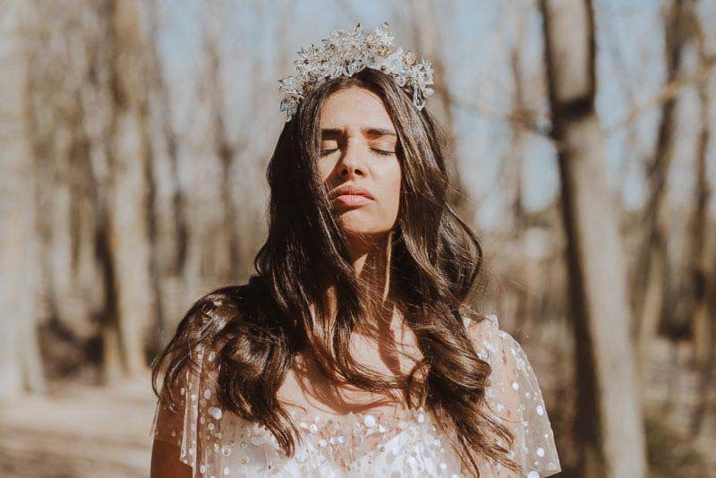 Tiara de flores y gemas