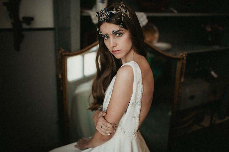 Tiaras con metales y piezas de orfebrería