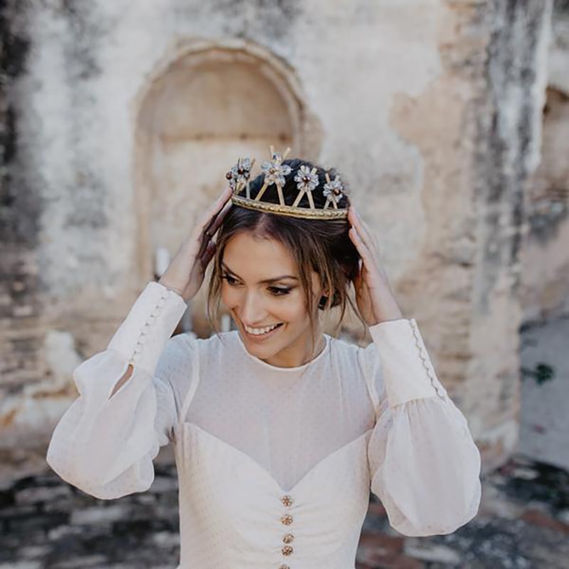 Tiaras con piezas de orfebreria