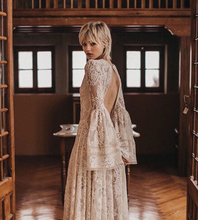 vestido de novia con manga acampanada