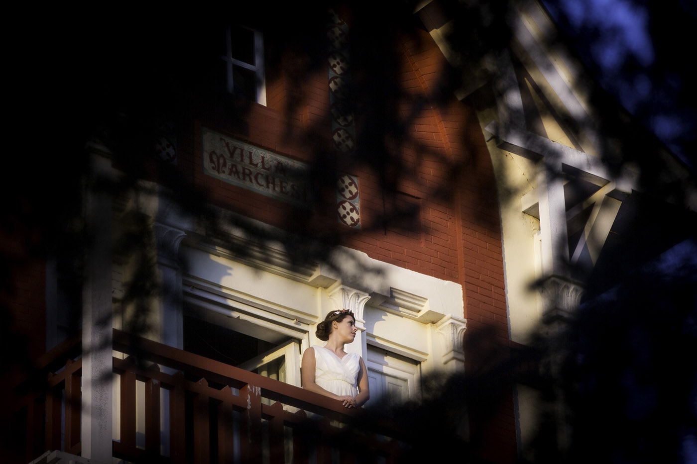 Novia al atardecer editorial de boda-Love Lovely